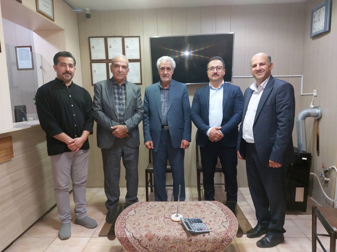 تبریک رئیس اسبق اتاق اصناف مرکز استان فارس و اتحادیه کابینت سازان شیراز جناب آقای محمود هاشمی و جناب آقای یوسف گلچین بابت کسب مقام اول کشوری کارآفرین برتر توسط رئیس اتحادیه کابینت سازان شیراز آقای محمدعلی حسینی در آبان ماه 1403